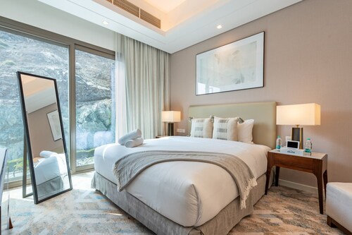 Peaceful Villa Bedroom + Assistant Room, Cliffside View