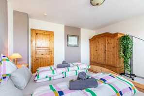 2 habitaciones, tabla de planchar con plancha, wifi y ropa de cama 