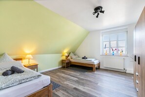 2 bedrooms, iron/ironing board, WiFi, bed sheets