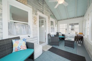Interior - Mariner's Light by Seaside Vacations & Sales (Chincoteague Island)
