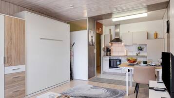 Refrigerador, horno, placa de cocina, cafetera/tetera
