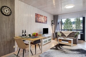 Interior - Apartment 'Quality Time at 1000 Meters' with Park View, Balcony and Wi-Fi (Schönwald im Schwarzwald)