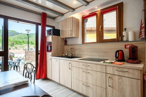 Kühlschrank, Mikrowelle, Ofen, Herdplatte