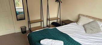 トランクイル ウルブズ リトリート ウィズ 4 ベッドルームズ