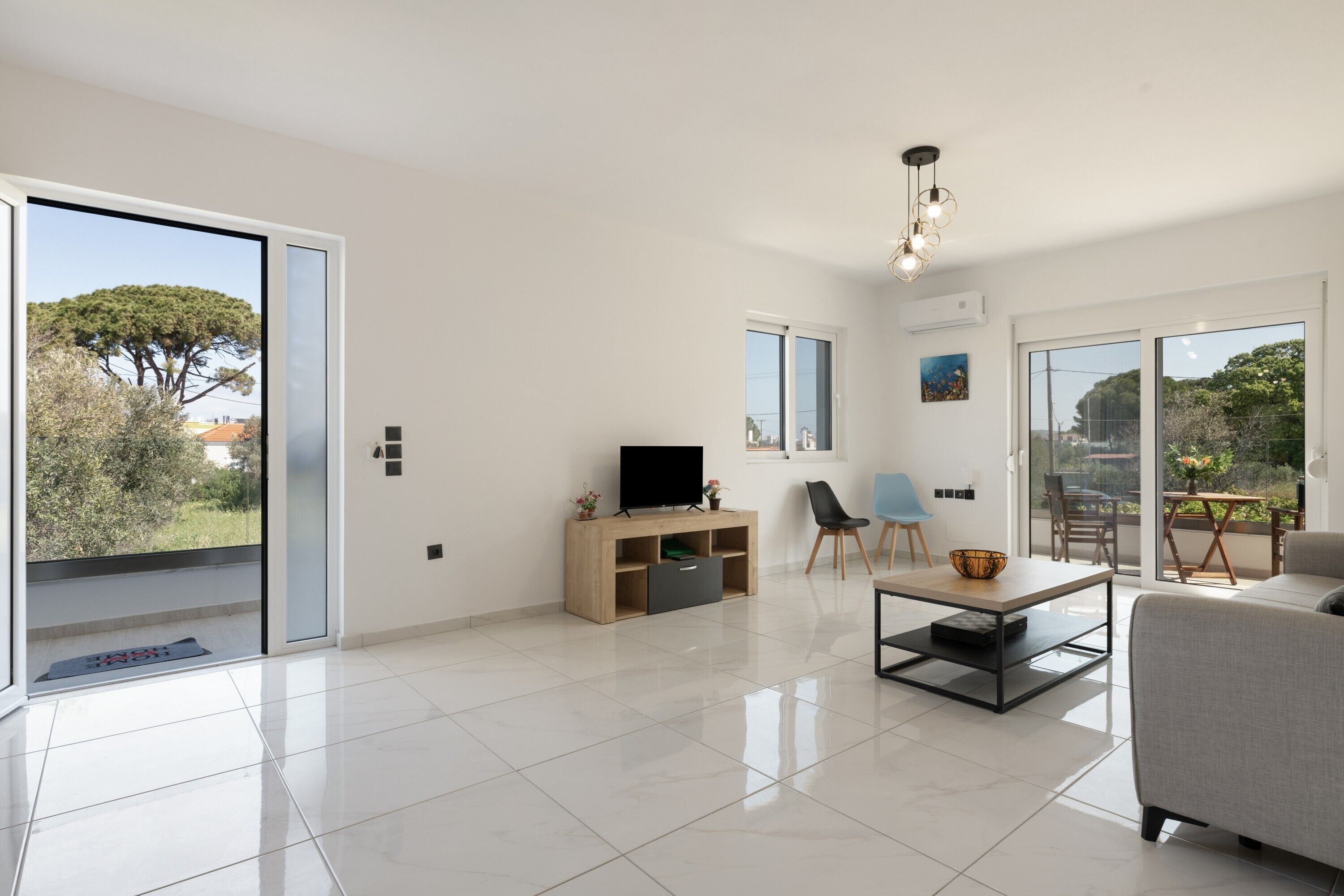 Télévision, table de tennis de table