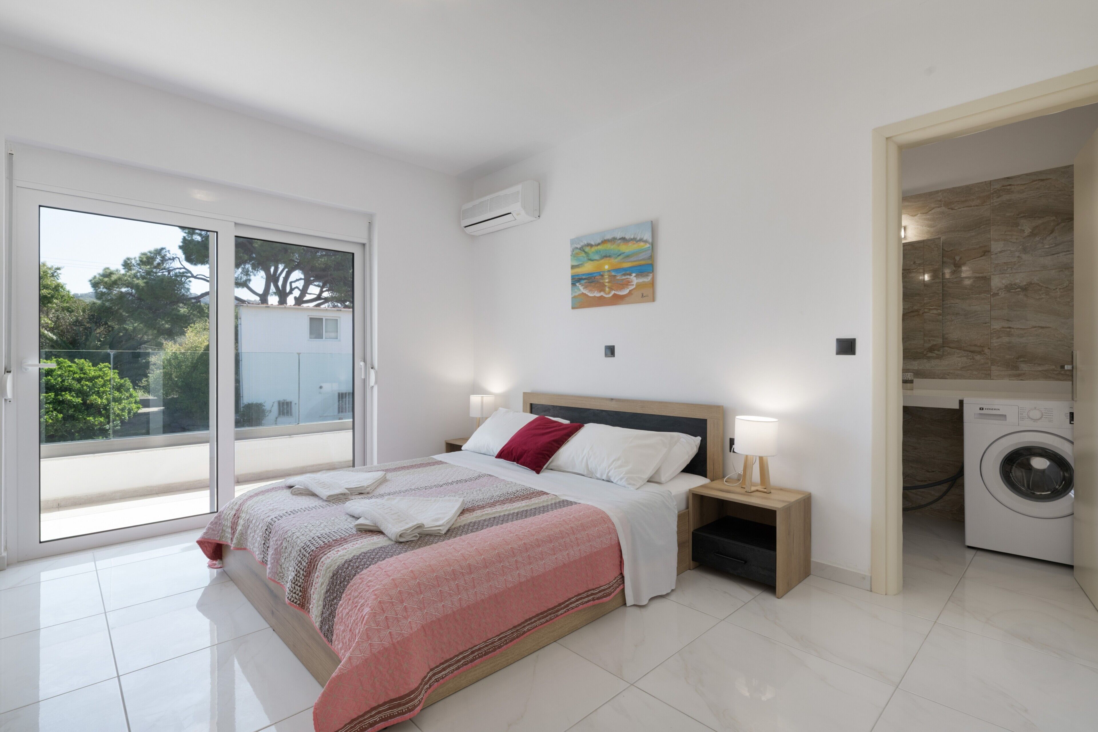 3 chambres, fer et planche à repasser, Wi-Fi, draps fournis