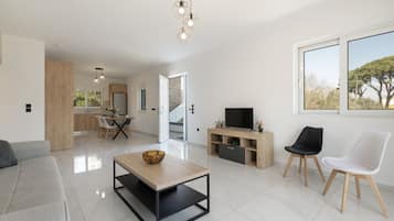 Télévision, table de tennis de table