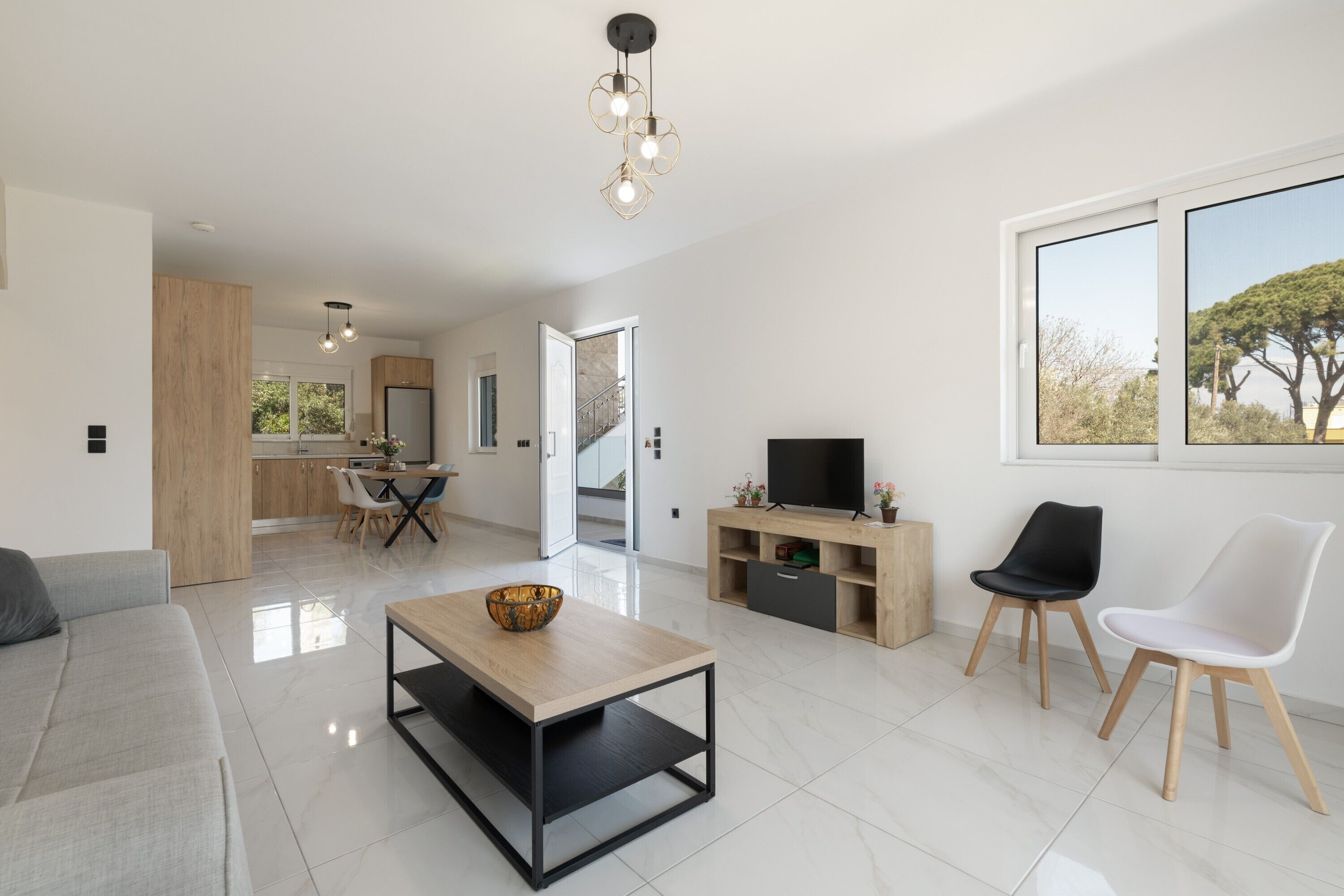 Fernseher, Tischtennisplatte