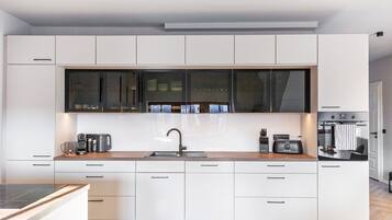 雪櫃、焗爐、爐具、洗碗機