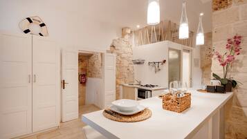 Appartement Supérieur, balcon, vue ville | Coin séjour