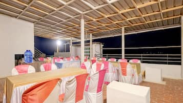 House | Outdoor banquet area