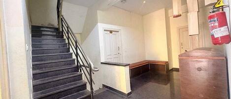 ハウス | フロント