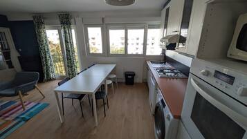 Réfrigérateur, micro-ondes, four, lave-vaisselle