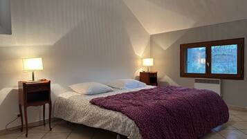 4 bedrooms, bed sheets