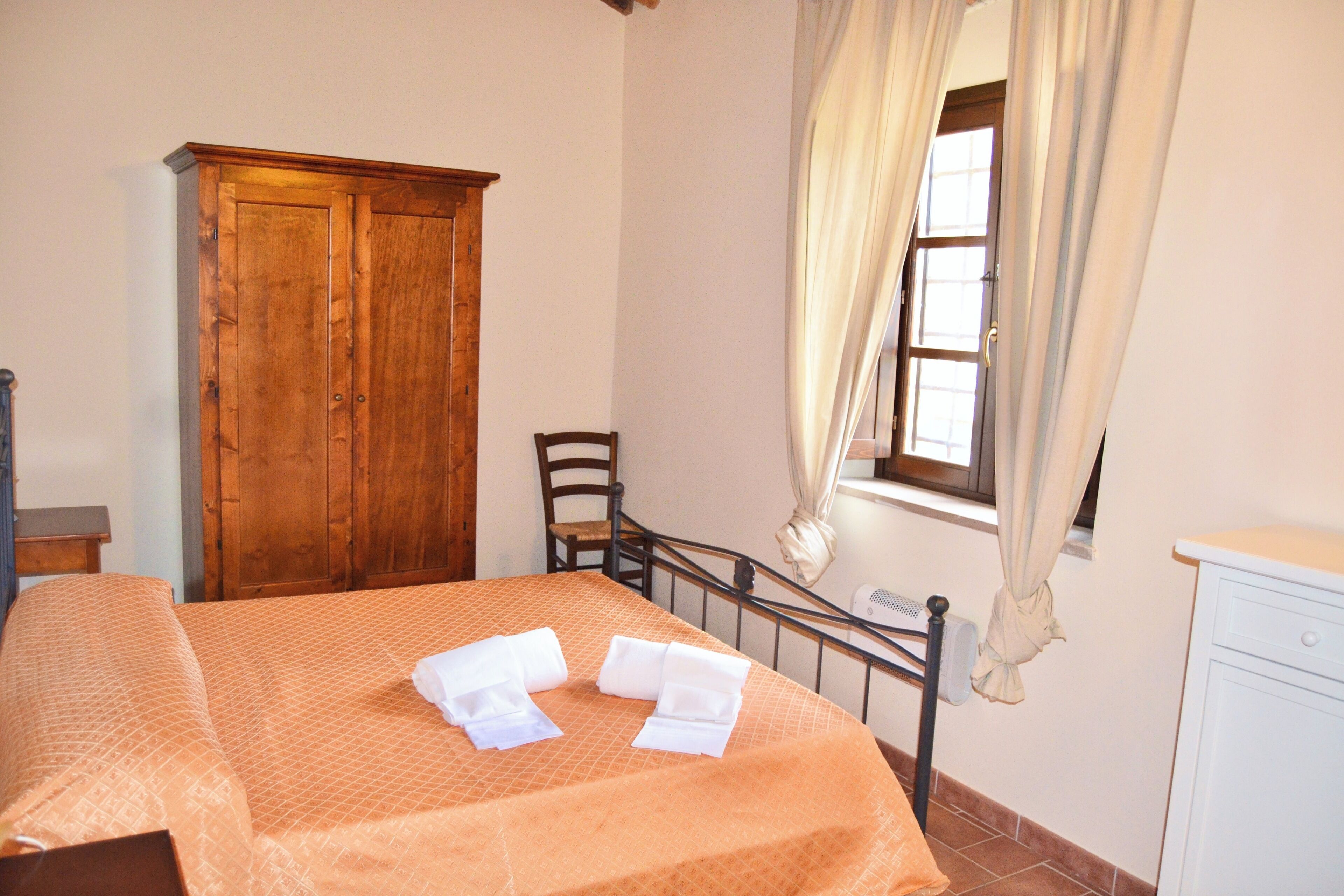 Standard Apartment, Balcony | Cribs/infant beds, bed sheets