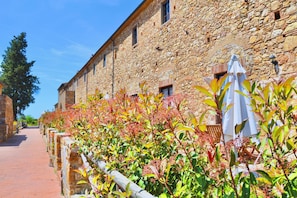 Classic Apartment, Garden View | Terrace/patio