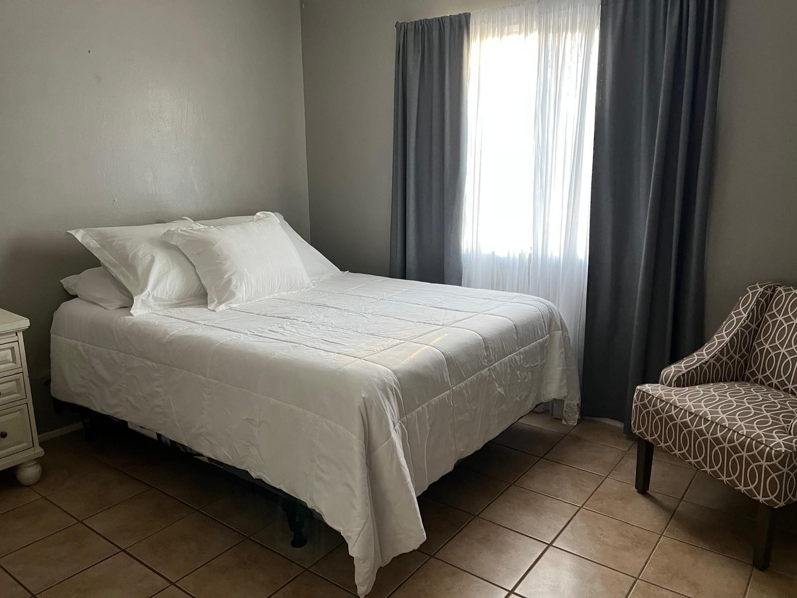 3 chambres, fer et planche à repasser, Wi-Fi, draps fournis