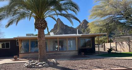 Enjoyable 3-bedroom house with AC in quiet Tucson neighborhood