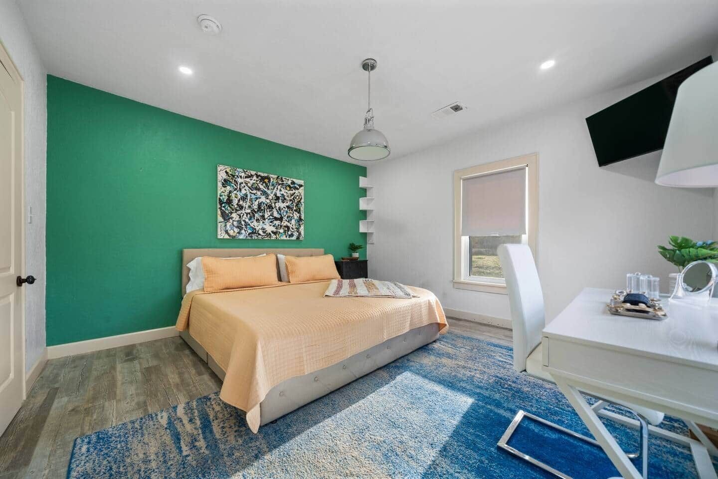 3 sovrum, skrivbord, strykjärn/strykbräda och resesäng