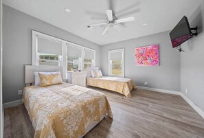 3 bedrooms, iron/ironing board, travel cot, WiFi - Stunning Views Gated Mountain Retreat 20 Acres (Garland County)