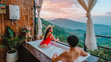 Classic-rum - lanai - utsikt mot bergen | Vardagsrum