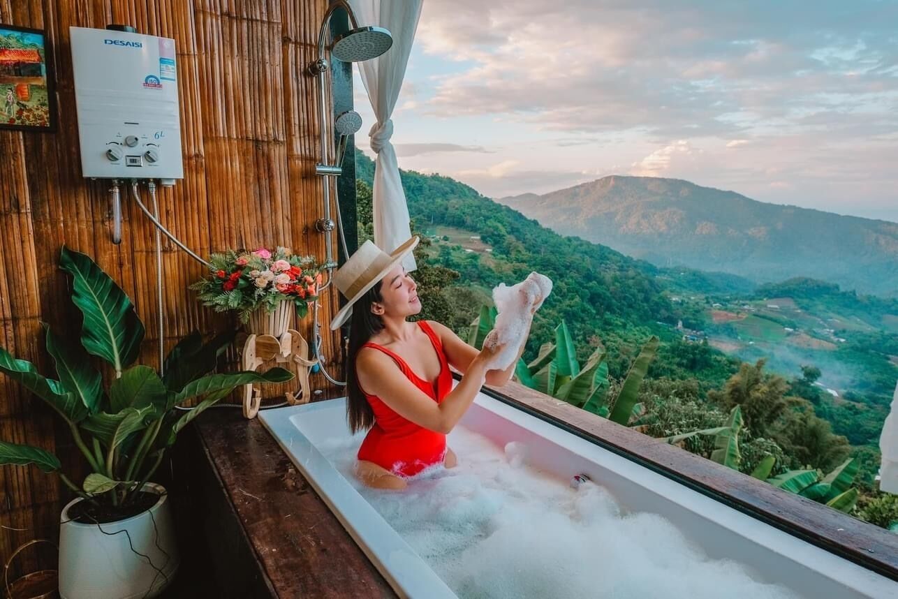 Classic Room, Lanai, Hill View | Living area