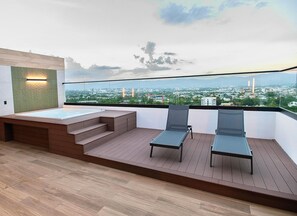 Terrace/patio - Beautiful Lodging with Terrace and Jacuzzi in Santiago. (Santiago de los Caballeros)