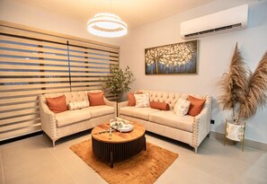 Living area - Beautiful Lodging with Terrace and Jacuzzi in Santiago. (Santiago de los Caballeros)