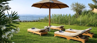 Vasiliki's Sea House â Beachfront Bliss in Corfu