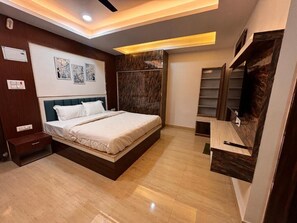 Työpöytä, pimennysverhot, silitysrauta/-lauta, ilmainen Wi-Fi