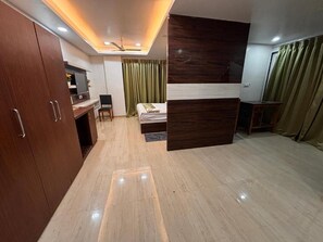 Junior Studio Suite, Balcony, City View