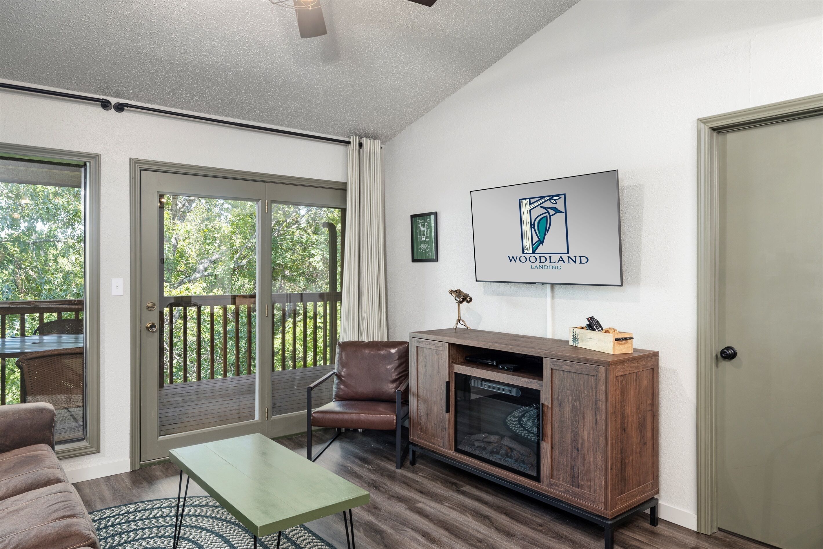 Smart-TV, Kamin, DVD-Player, Videothek