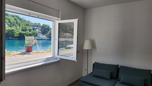 Interior - HIDDEN SUNSET - one bedroom sea front island aparment (Selca)