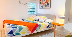 WiFi, bed sheets - Take It Easy - Studio, Pool, Waterfront (Oakland Park)