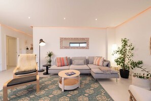 Living area - South Blue Seafront Vouliagmeni spacious Apartment (Vouliagmeni)