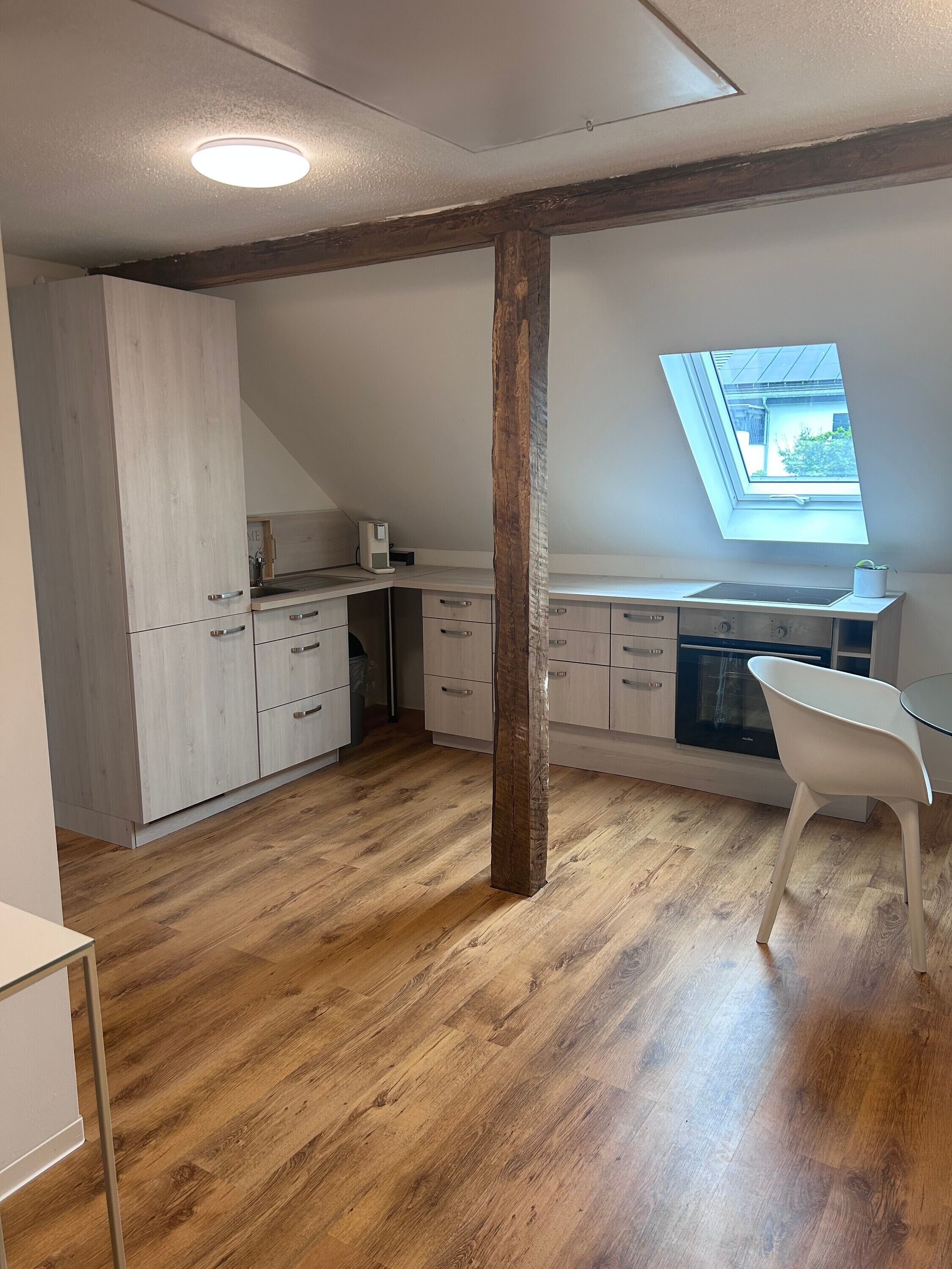 Frigorifero, forno, piano cottura, macchina per tè/caffè