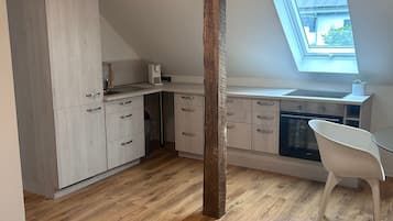 Frigorifero, forno, piano cottura, macchina per tè/caffè