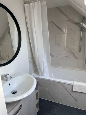 Shower, towels