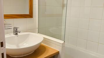 Douche, sĂšche-cheveux