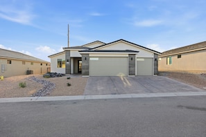 Exterior - Sauna · Cold Plunge · Game Room · Heated Pool · Mini Golf (Mesquite)