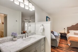 Iron/ironing board, travel crib, free WiFi, bed sheets