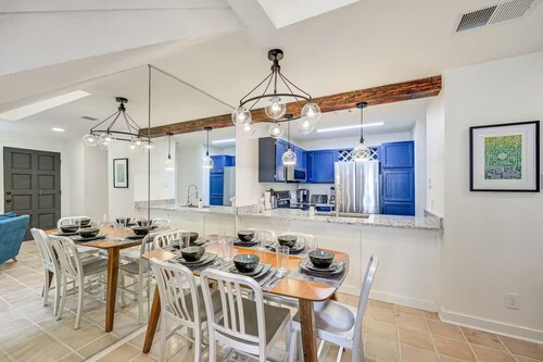 Quiet Condo w/ Laundry, Desk, Pool by Hospitals