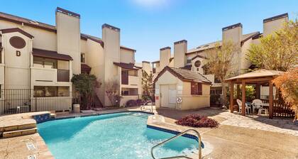 Quiet Condo w/ Laundry, Desk, Pool by Hospitals