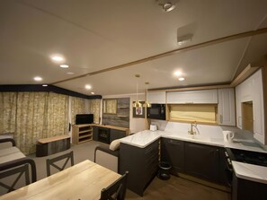 Dishwasher, cookware/dishes/utensils - Thameside (Rochester)