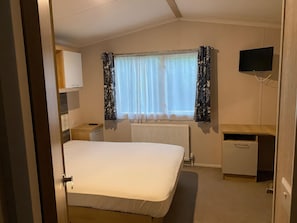 2 phòng ngủ, trang trí khác biệt