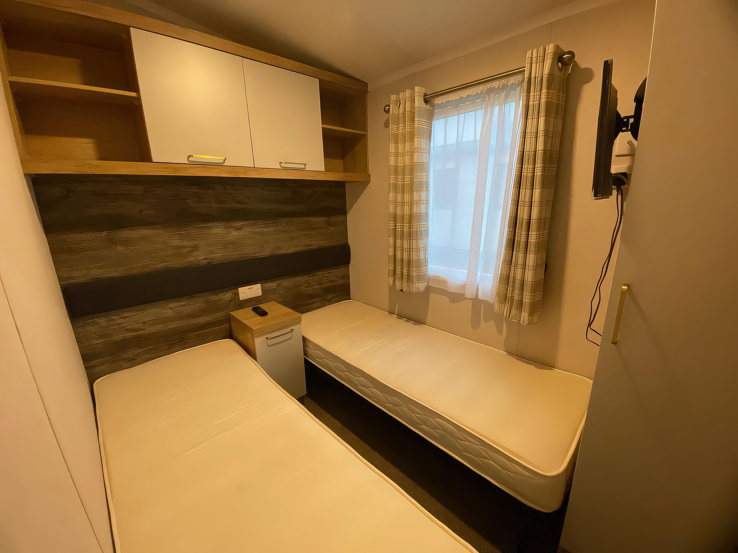 2 bedrooms, individually decorated, individually furnished, free WiFi