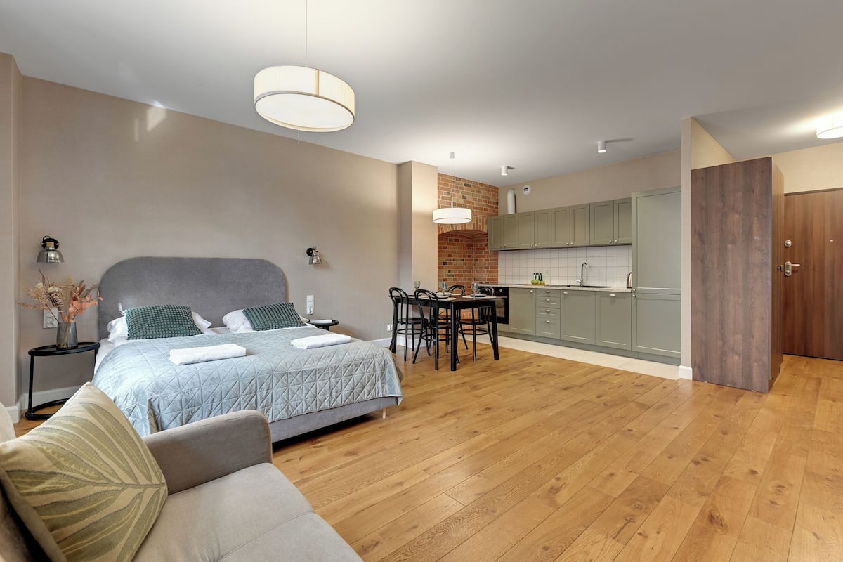 Apartemen Comfort | Setrika/meja setrika, Wi-Fi gratis, dan seprai linen