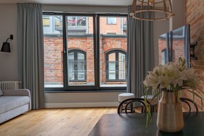 Classic Apartment | Iron/ironing board, free WiFi, bed sheets - Maszynownia by BrowarHevelius Apartments (Gdańsk)