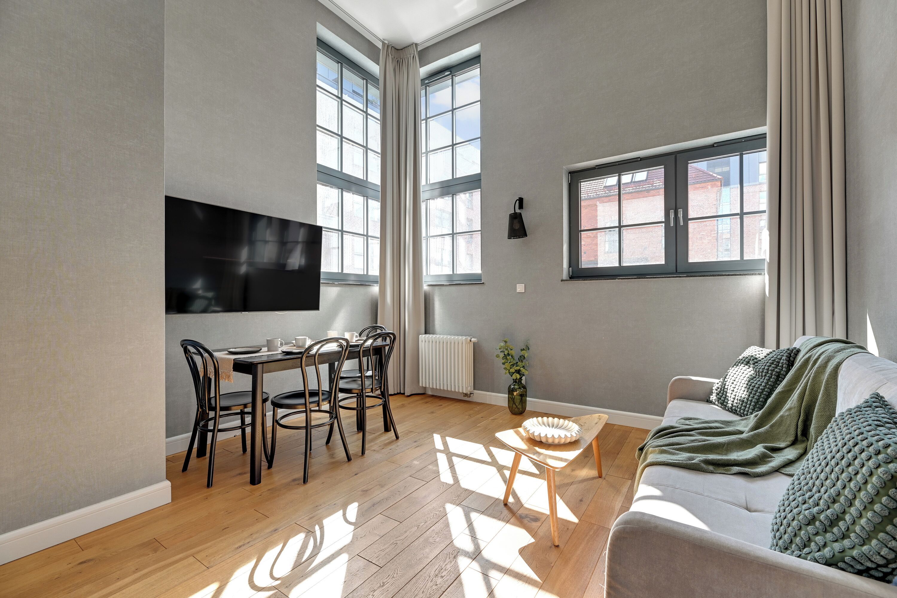 Classic-Apartment | Wohnbereich | 40-Zoll-Smart-TV mit Kabelempfang