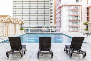 Outdoor pool, sun loungers - @ Marbella Lane - Lux Condo n Waikiki w/ Pool View (Honolulu)